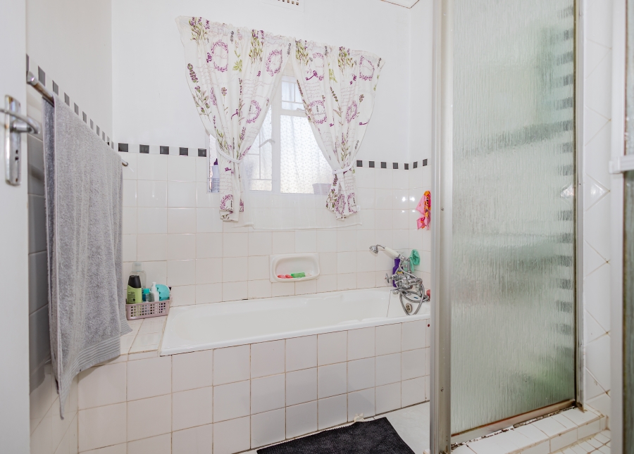 4 Bedroom Property for Sale in Kenridge Western Cape